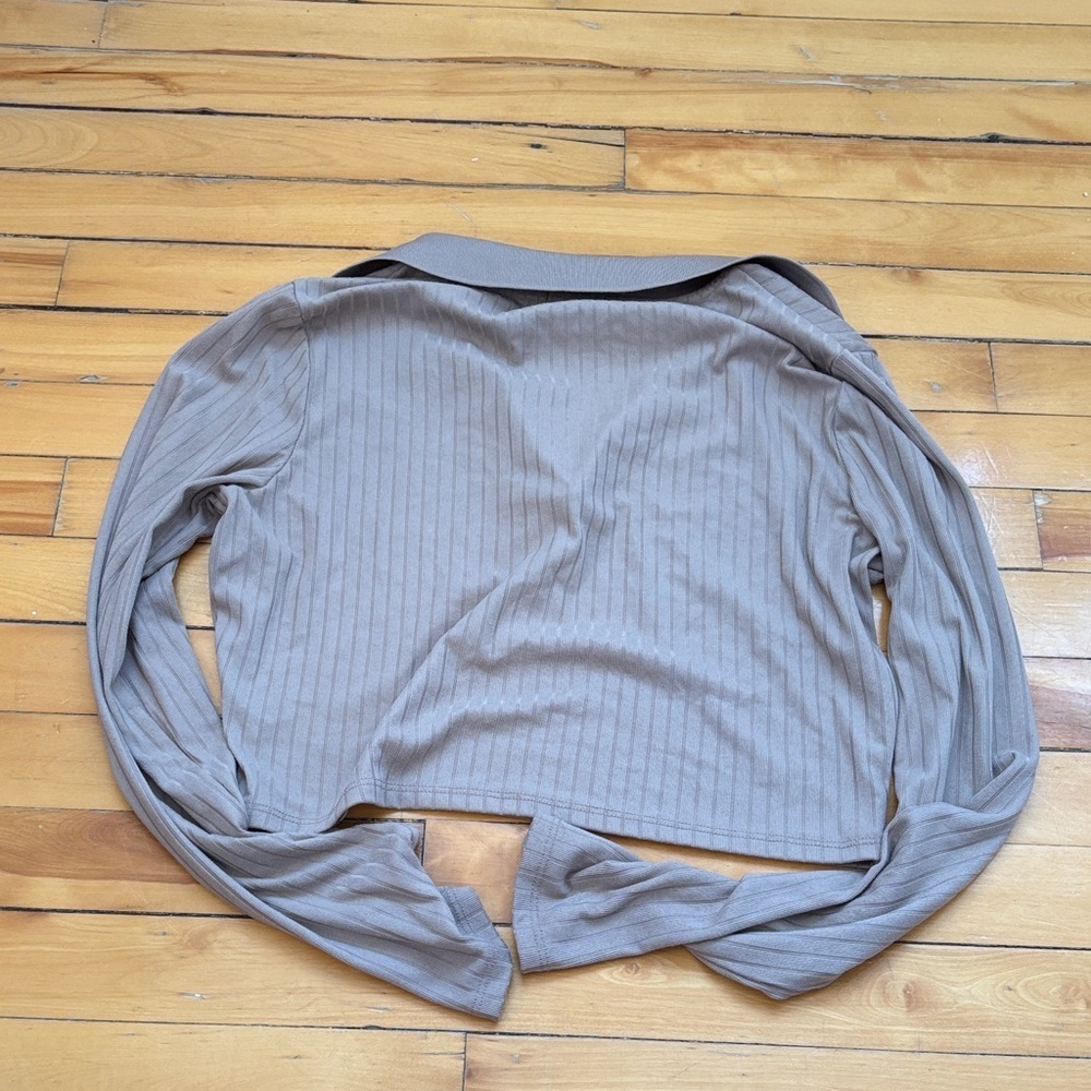 🎉4/30$🎉 Ardene Taupe Ribbed Crop Top - Picture 3 of 4
